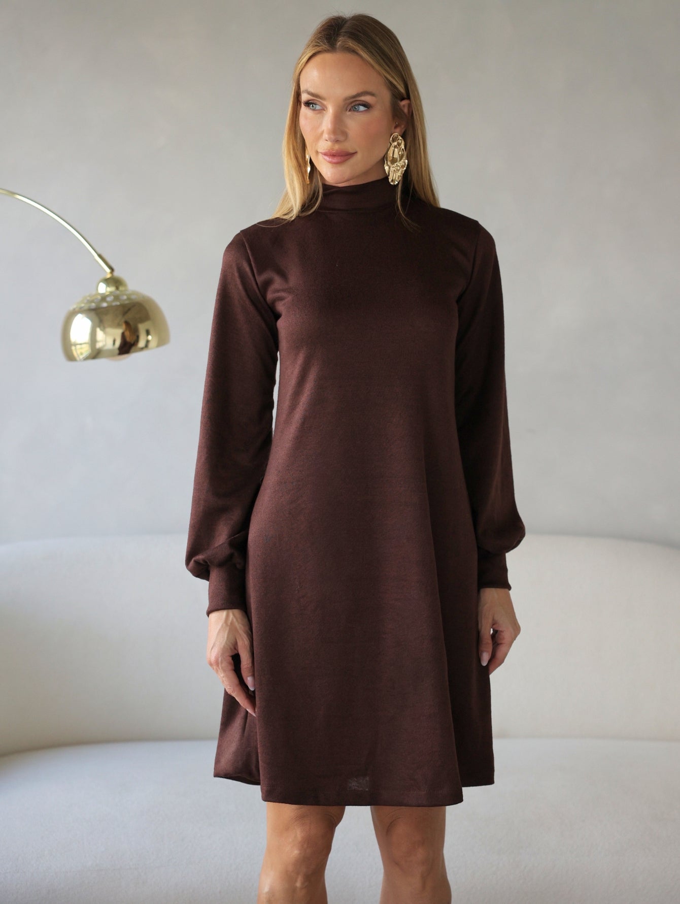 Vestido Lupita — Lanzinha Manga Longa com Gola Alta | Elegância que Veste Bem o Dia Todo