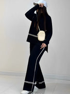 Conjunto Amélie em Tricô com Suéter Mullet Gola Alta e Calça
Conjunto Amélie em Tricô com Suéter
Conjunto Amélie em Tricô
Conjunto Amélie