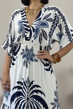 Vestido Lalá Longuete com Decote V e Manga Ampla
Vestido Lalá Longuete
Vestido Lalá Decote V
Vestido Lalá