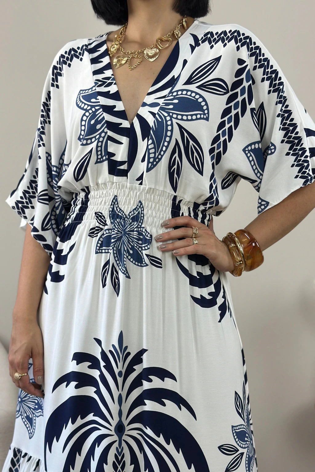 Vestido Lalá Longuete com Decote V e Manga Ampla
Vestido Lalá Longuete
Vestido Lalá Decote V
Vestido Lalá