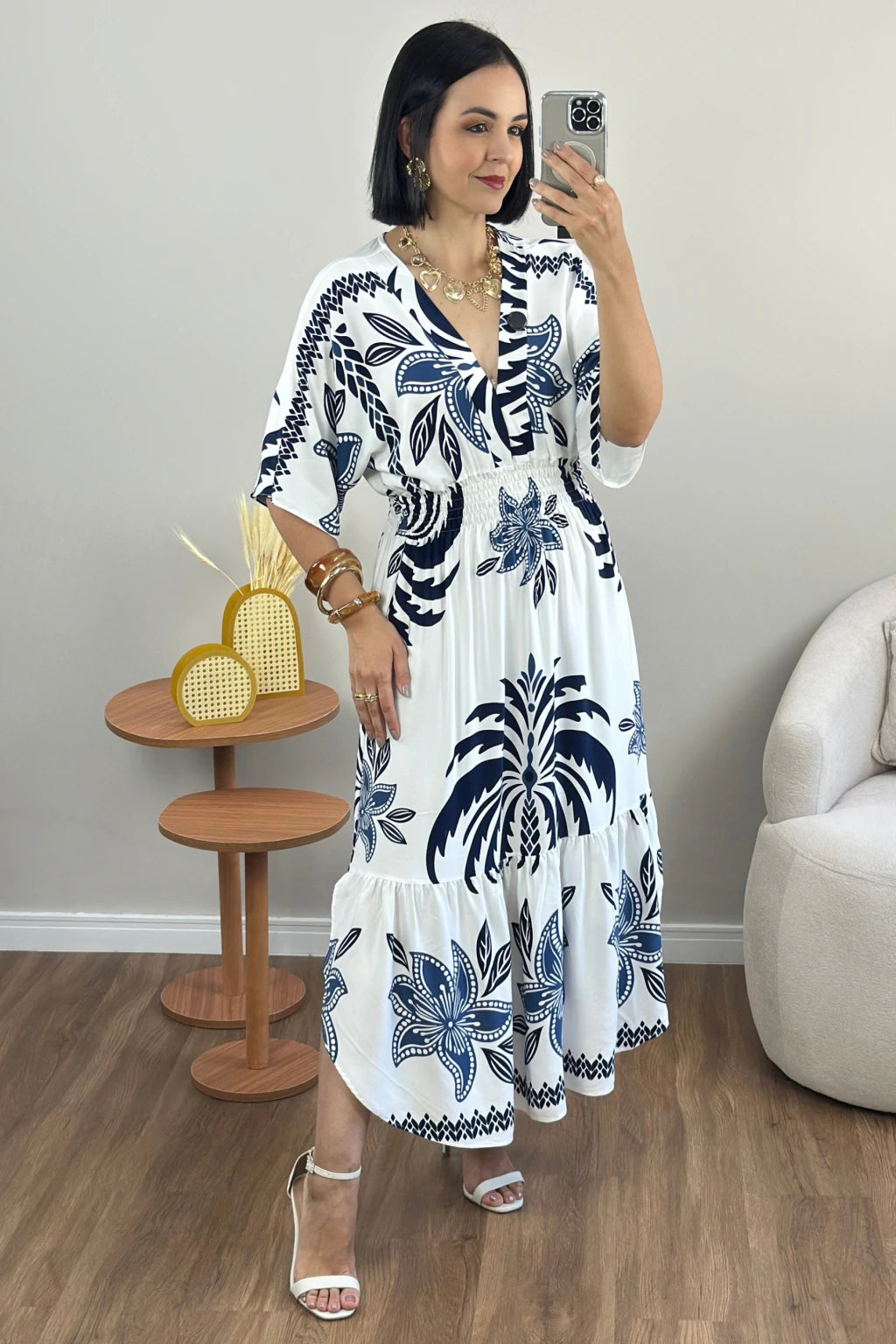 Vestido Lalá Longuete com Decote V e Manga Ampla
Vestido Lalá Longuete
Vestido Lalá Decote V
Vestido Lalá