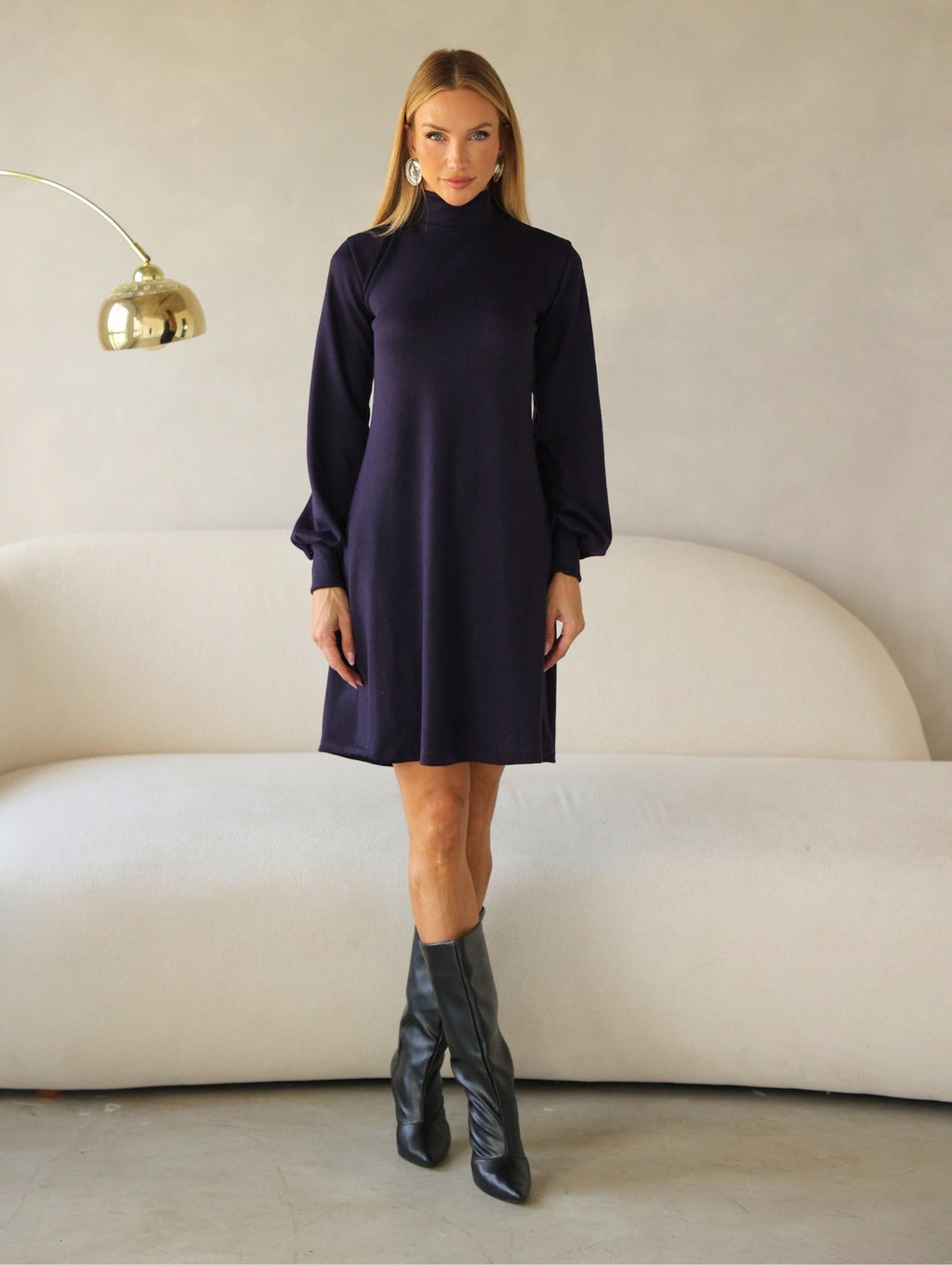 Vestido Lupita — Lanzinha Manga Longa com Gola Alta | Elegância que Veste Bem o Dia Todo