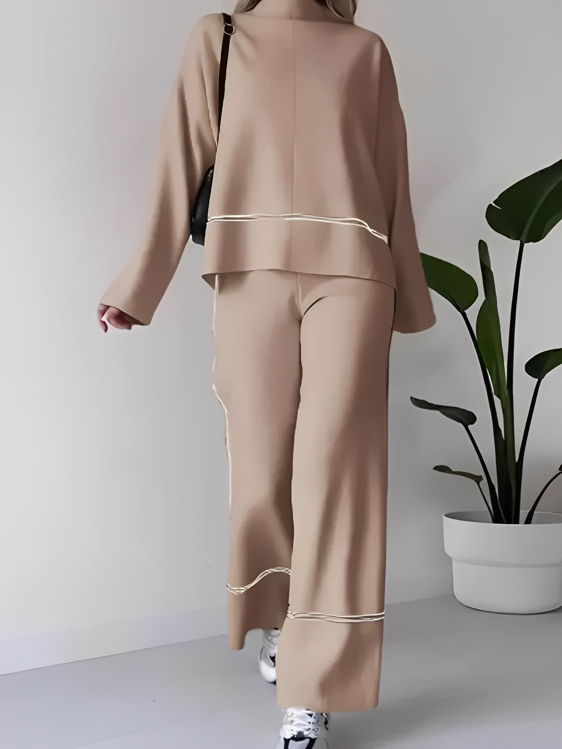 Conjunto Amélie em Tricô com Suéter Mullet Gola Alta e Calça
Conjunto Amélie em Tricô com Suéter
Conjunto Amélie em Tricô
Conjunto Amélie